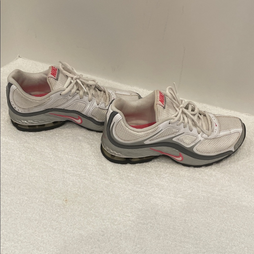 Nike Women's Reax Run 5 Sneakers White Grey and Pink in color